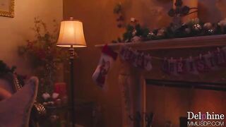 A hot blondie in Christmas heels has a great cunni