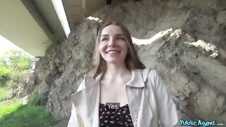 Met a modest girl and had sex with her outdoors