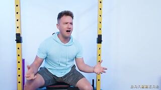 A guy fucks the girl in the gym locker room with his cock