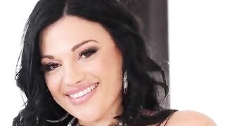 A woman has an incredible experience in anal with a guy in oil