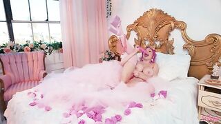 A woman with big tits leads a glamorous life and fucks herself