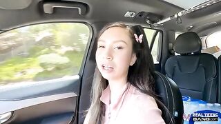 The mouth is not clogged when picking up a beautiful girl