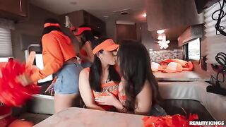 You shouldn't miss these student parties, they are too hot