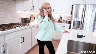 The bimbo is having a good day and she is so happy