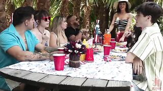 The guy showed the public a master class in blowjob