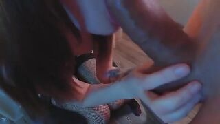 A beautiful girl with a great ass fucks deeply in anal sex