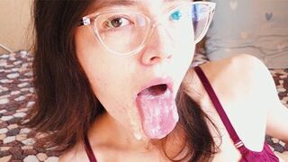 The girl sucked the cock and she received a lot of sperm