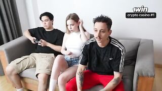 The team is assembled, it's time to work on her orgasm! - The best amateur videos