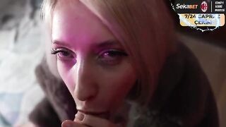 A prostitute got a cumshot on her chin while working on the street
