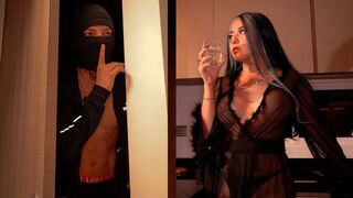 The burglar aimed for safe, but got the housewife's tight pussy