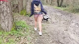 A petite girl risked sex in the woods and got a cumshot