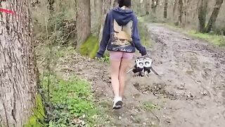 A petite girl risked sex in the woods and got a cumshot