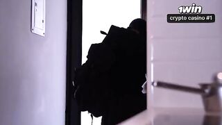 A woman with a huge ass is being robbed, but she doesn’t care