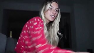 The guy caught cum from his hand with his mouth in an amateur vid