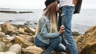 A man received an unforgettable blowjob from a hot blonde on the beach