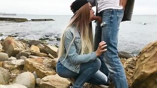 A man received an unforgettable blowjob from a hot blonde on the beach